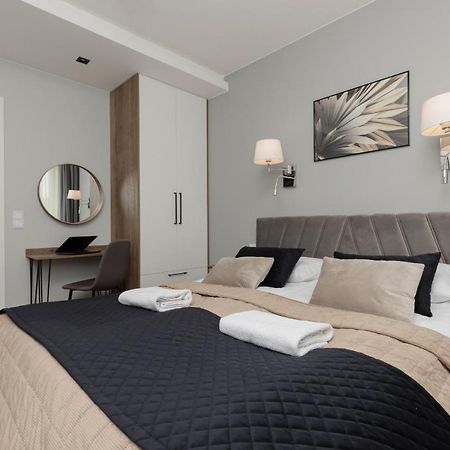Stunning Family Apartment Ursynow With Parking & Balcony By Noclegi Renters Varşovia Exterior foto