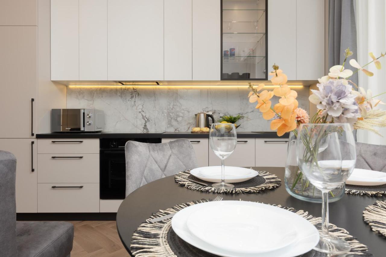 Stunning Family Apartment Ursynow With Parking & Balcony By Noclegi Renters Varşovia Exterior foto